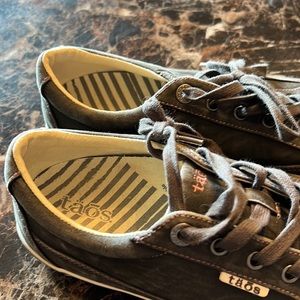 Womens Taos dark green/ gray sneakers